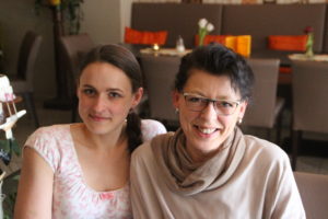 Sandra und Brigitte Herrmann: Die Familie unterstützt....