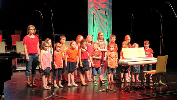 Kinder und Jugendchor Lisdorf Theater Foto Harald Weiler