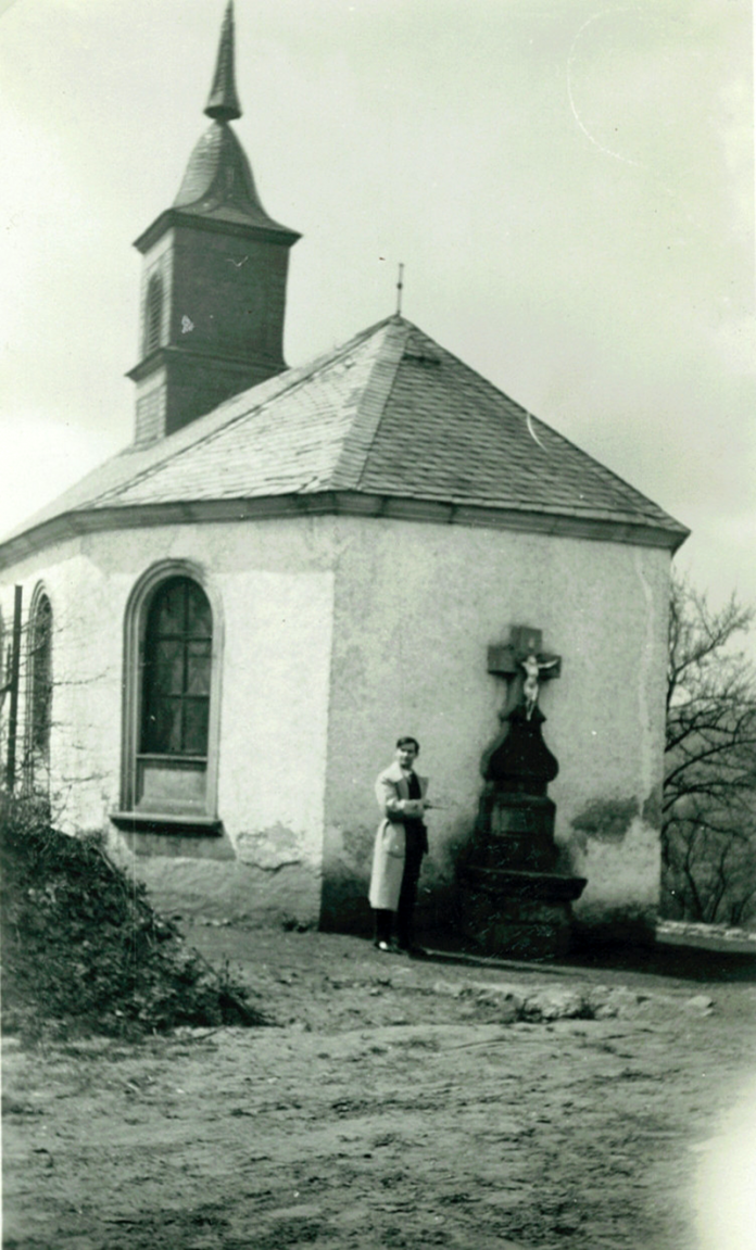 Gustav Regler an der Kreuzbergkapelle Merzig 1932 Gustav Regler Archiv