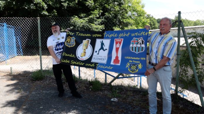 FCS-Fans würdigen die Mannschaftsleistung mit einem Banner