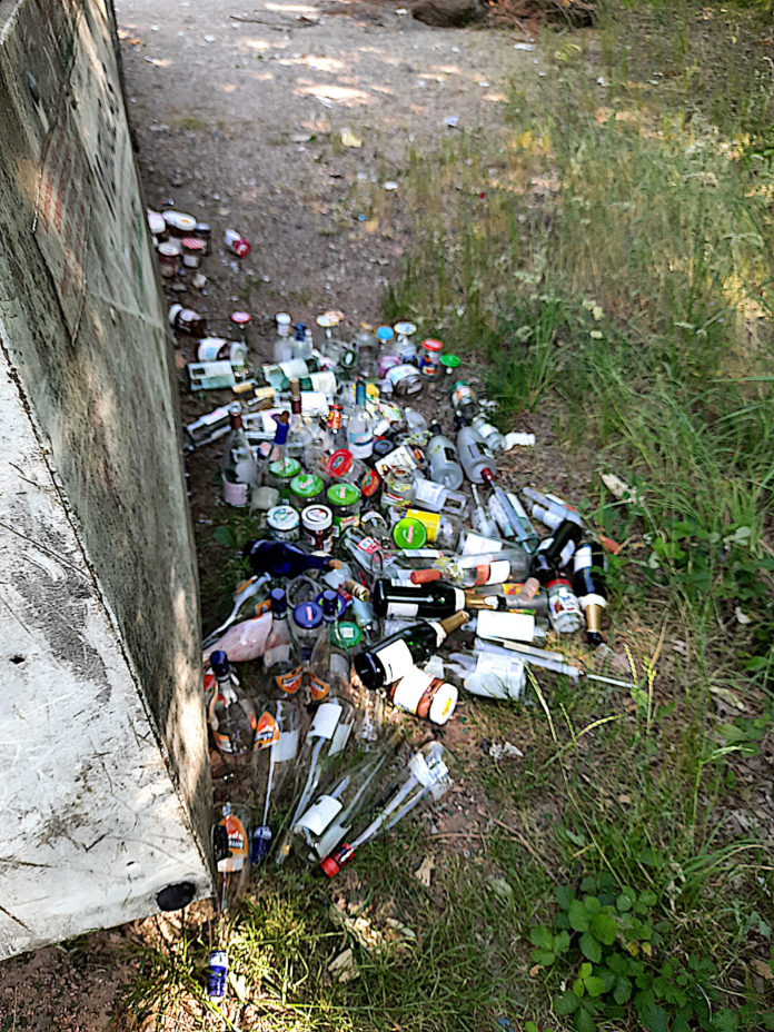 Wiederholt Müllablagerungen an Containerstandplätzen in Quierschied