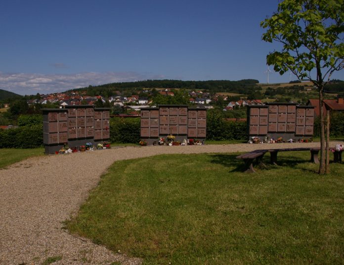 Neue Urnenwand für den Eppelborner Friedhof