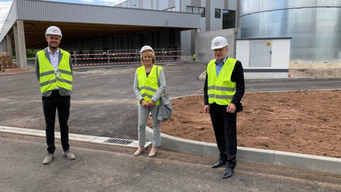 Oberbürgermeisterin Christiane Blatt besichtigt Verteilzentrum Amazon Völklingen