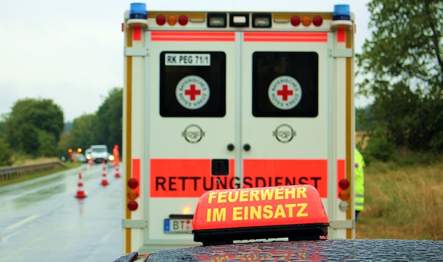 Bliesmengen-Bolchen: Pick-up Truck verursacht schweren Unfall mit drei Motorrädern