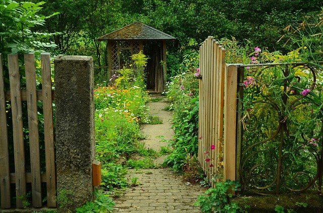 Auf der Suche nach einem Schlafplatz: 19-jähriger bricht in Gartenhäuschen ein und wird festgenommen