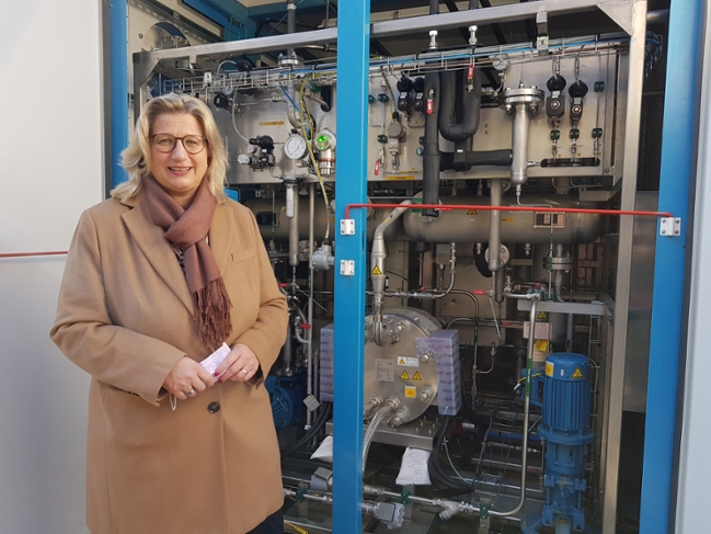 Erste regenerativ versorgte Wasserstofftankstelle im Saarland bei Izes installiert