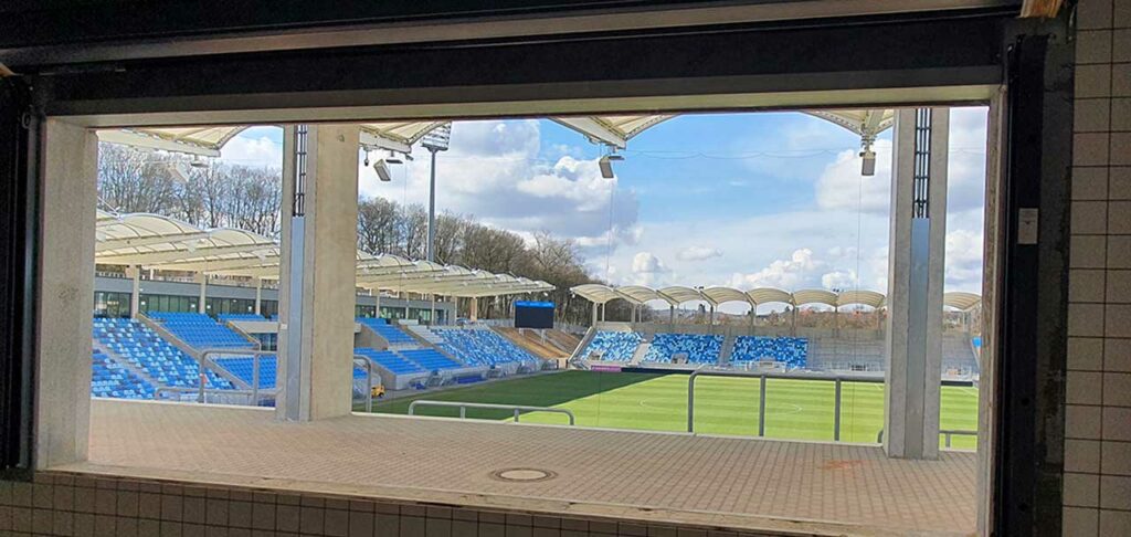 Blick aus Kiosk Ost ins Stadion