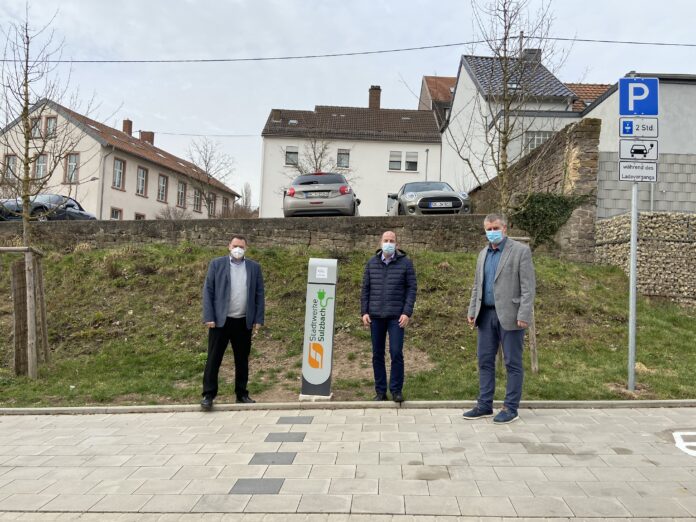 Neue E-Ladestation am Sulzbacher Rathaus