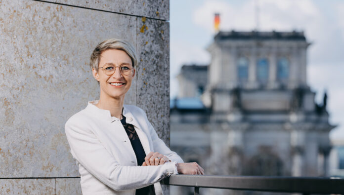 Nadine Schön