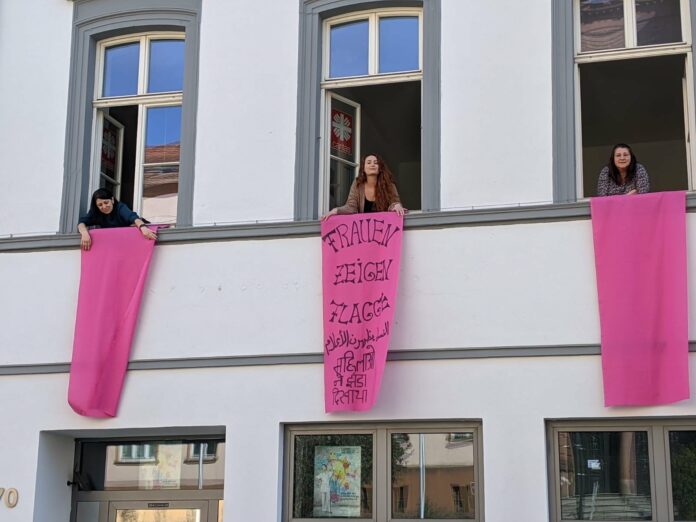 Sulzbach: Frauen zeigen Flagge
