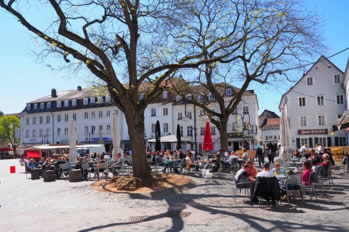 Stadtrat legt Grundstein für Erweiterung der Fußgängerzone am St. Johanner Markt