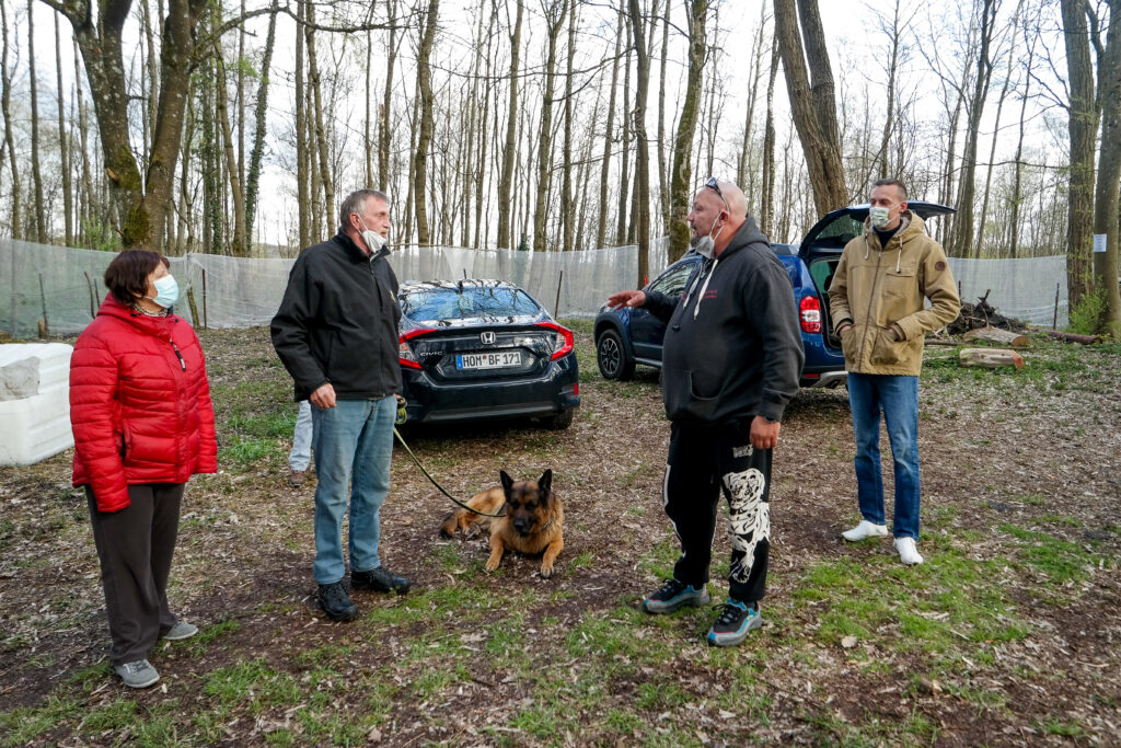 Auch Hundehalter, die das Gebiet rund um die ehemalige Ranch zum Spazieren nutzen, sind nicht glücklich mit den geplanten Airsoft-Aktivitäten.