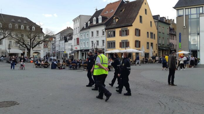 kontrolle polizei 210421 markt sb