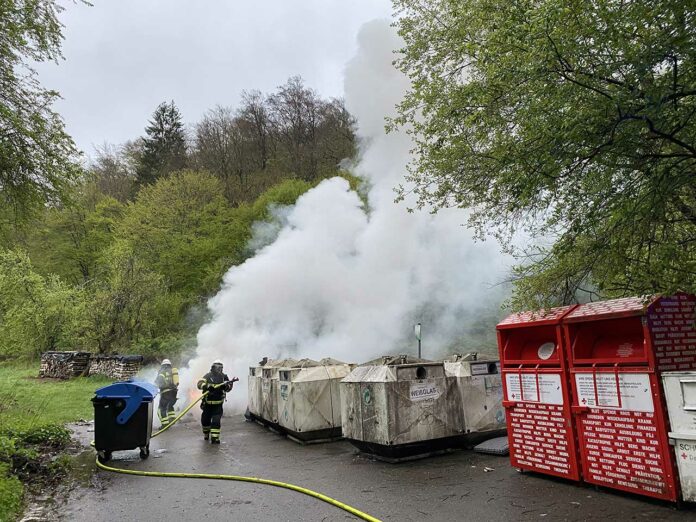 Brand von Müllcontainern in Oberwürzbach
