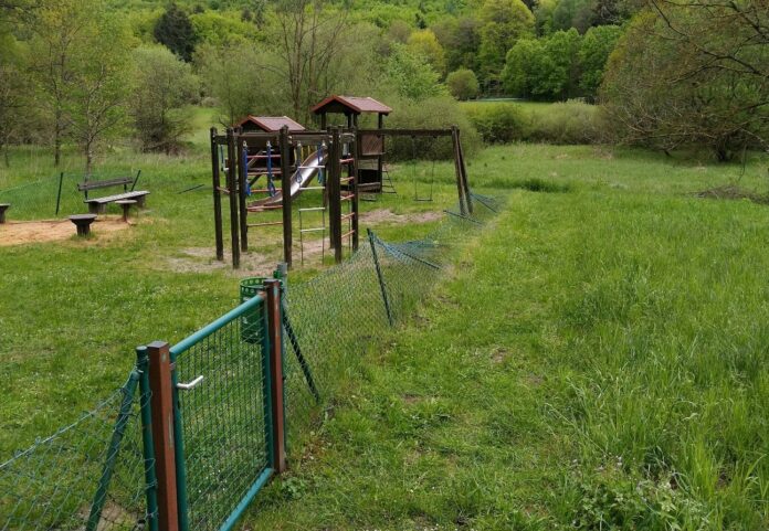 Sachbeschädigung am Zaun Spielplatz Reichenbrunner Straße in Oberwürzbach