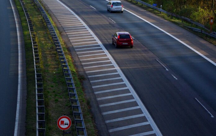 Flaschenwurf auf Autobahn A1