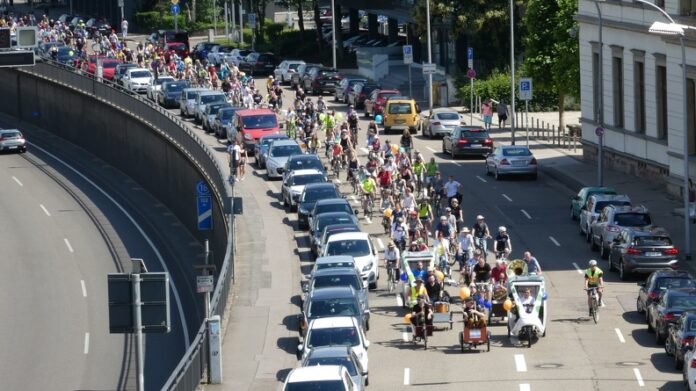 Fahrradprotest: Ohne Kerosin nach Berlin