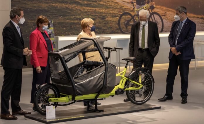 Bundeskanzlerin Merkel besucht KETTLER Alu-Rad auf der IAA Mobility