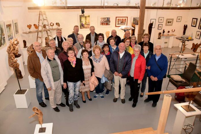 Besuch in der Galerie des Losheimer Holzkuenstlers Helmut Mueller Alwin Eitel