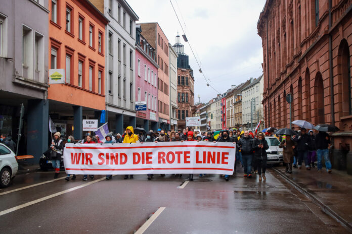 Sonntagsdemo der Impfpflichtgegner in Saarbrücken