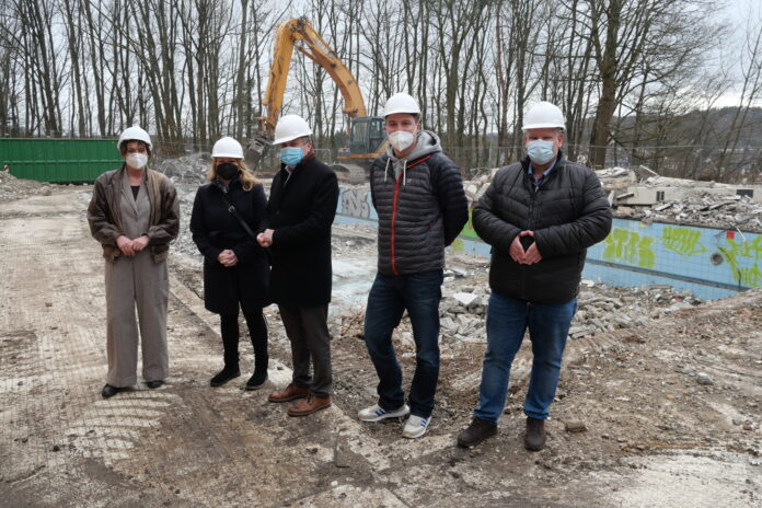 Streichert-Clivot besichtigt Baustelle neben der Gemeinschaftsschule St. Ingbert-Rohrbach