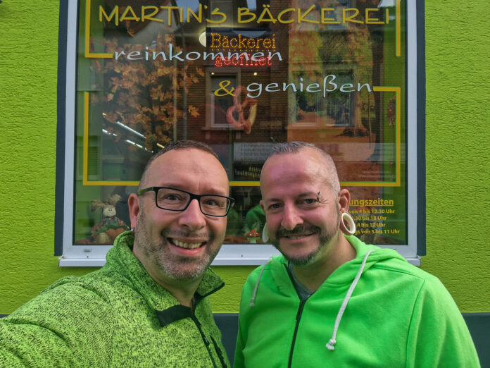 Martin und Klaus Birtel feiern gemeinsam mit ihrem Team das 8. Jubiläum von Martin´s Bäckerei.