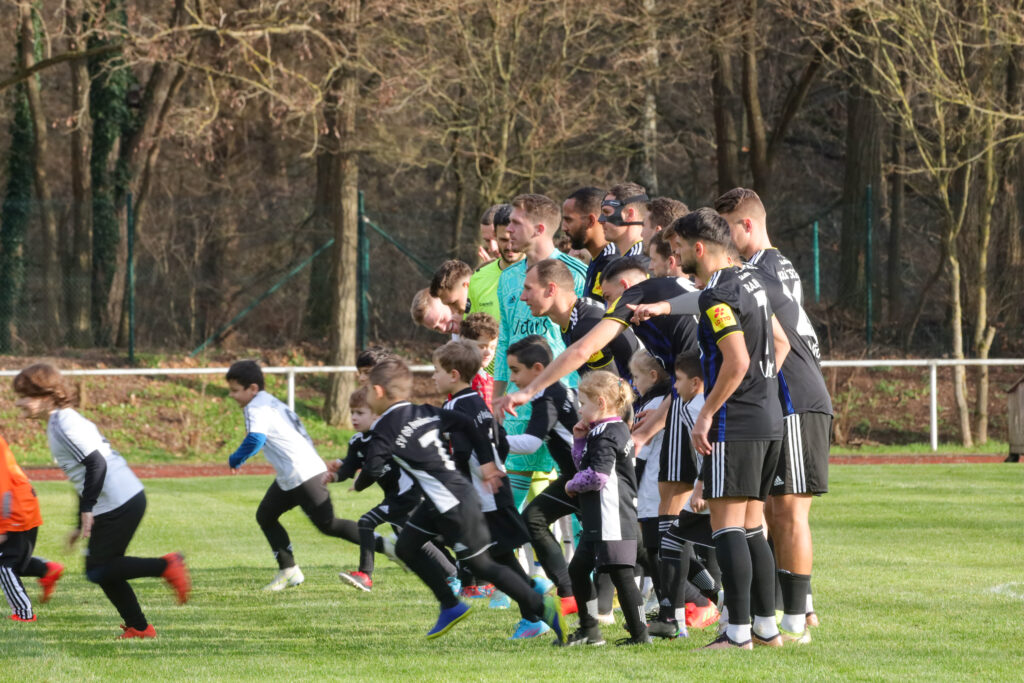 230107 FCS FortunaKoeln Einlaufen