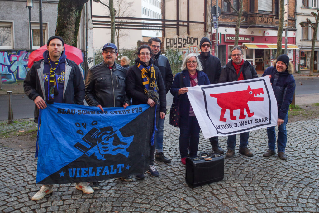 230113 boys studioblauschwarz gelduebergabe 1 1