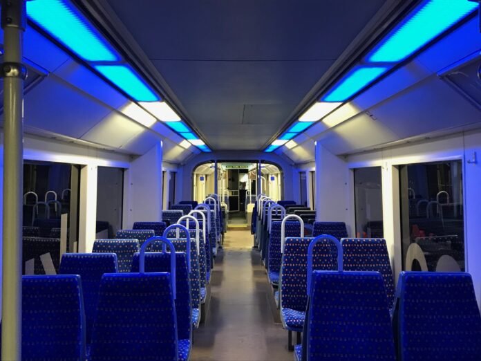 Saarbahnen leuchten im Ophuels Blau (Quelle Saarbahn)