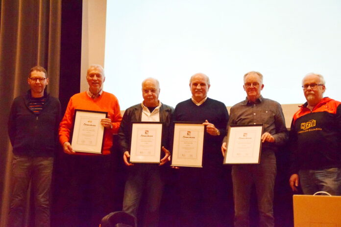 v.l.n.r. Stefan Hawner (1. Vors. HSV Fraulautern) Franz-Josef Collet, Peter Fontaine, Klaus Ney, Karl Heinz Dahm, Michael Ostien (1. Vors. HC Überherrn