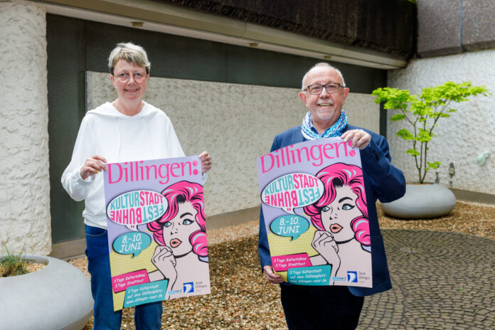 Der Dillinger Bürgermeister Franz-Josef Berg und Petra Schmitt, die Leiterin des Kultur-, Schul- und Sportamtes, stellen das Programm des „Dillinger Sommers 2023“ vor. Foto: Stadt Dillingen/Julia Gorius