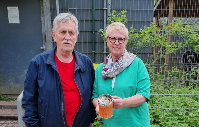 Katrin Lauer, Grüne Saarpfalz, und Tierheim-Schatzmeister Andreas Machate, Foto: Privat/Lauer.