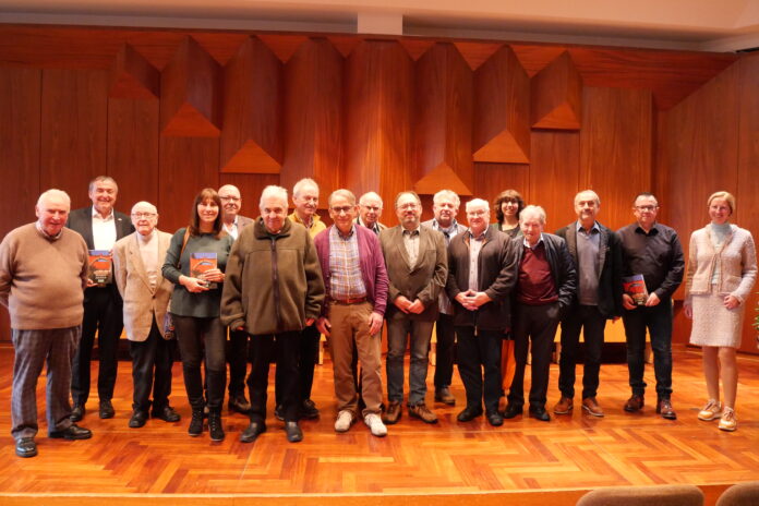 Bei der Jahrbuch-Präsentation im Homburger Forum mit den Autorinnen und Autoren. Foto: Sandra Brettar