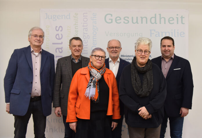 v.l.n.r. Axel Mittelbach, Hans-Joachim Backes, Prof. Thomas Kleist, Dr. Magnus Jung, Brigitte Schmidt-Jähn, Dr. Susann Breßlein Quelle: MASFG/E.Tourioglou