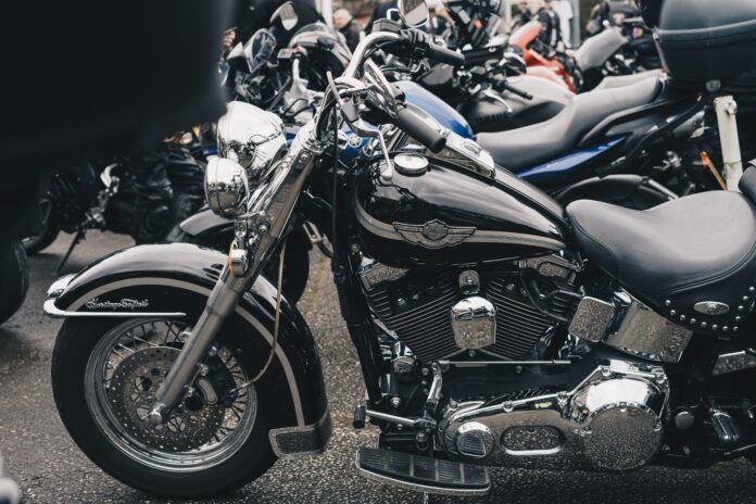 Bildquelle: https://unsplash.com/de/fotos/black-cruiser-motorrad-nahaufnahme-fotografie-NOfBhUOA79g