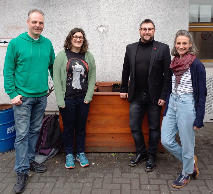 Foto von Bündnis 90/Die Grünen (Patrick Hahl). Bild v. links nach rechts: Patrick Hahl (OV Vorsitzender), Lea Kaschek (KV Vorsitzende), Sven Schäfer (Geschäftsführer DHZ), Dominique Pegoraro (stlv. OV Vorsitzende und Stadträtin)