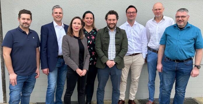 Marco Fox, Alexander Heinz, Franziska Schreiner, Nicole Grausam, Pascal Kopp, Oliver Luksic, Dr. Klaus Kieser und Lars Vogt - Foto: FDP Saarbrücken Land