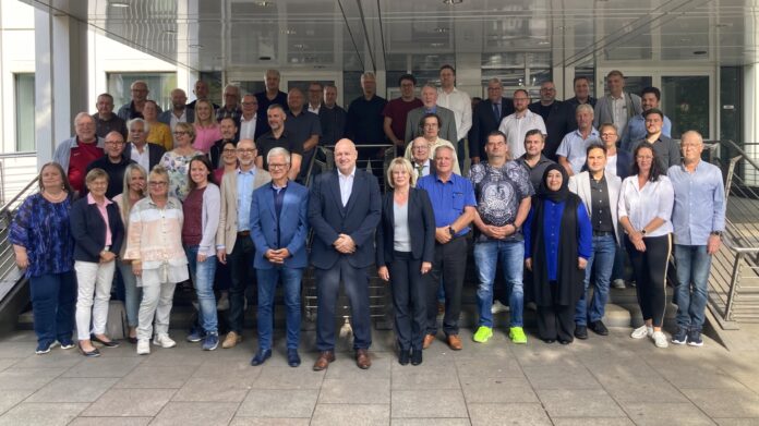 Für den neuen Völklinger Stadtrat wurden 51 Frauen und Männer am 4. Juli von Oberbürgermeisterin Christiane Blatt verpflichtet. (Bild: Stadt Völklingen)
