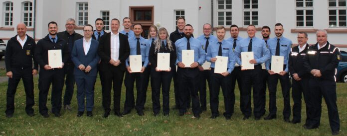 Erfolgreicher Ausbildungsabschluss für neue Justizvollzugsbeamte im Saarland - Foto: Ministerium der Justiz