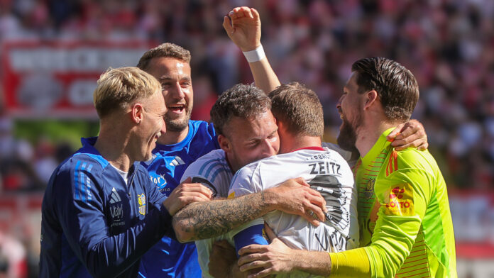 Zwei Wegbegleiter feiern den Sieg über Rot-Weiss Essen...