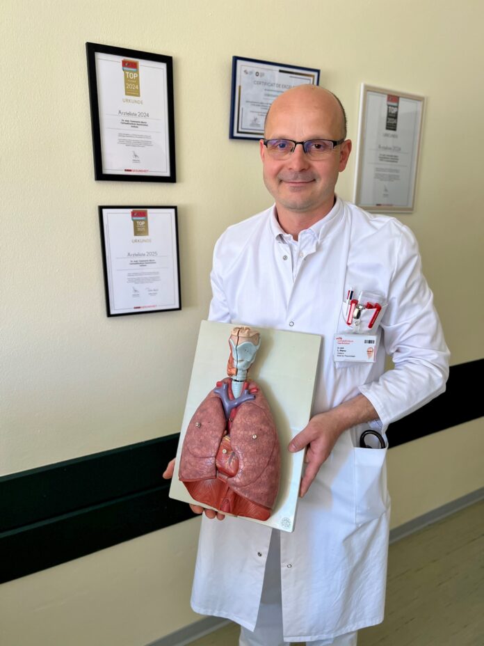 Dr. med. Constantin Marcu, Chefarzt der Klinik für Pneumologie - Foto: Nele Scharfenberg